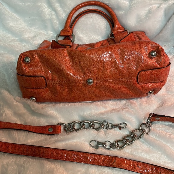 beautiful soft Leather bag by Guess 12”9”4” - Picture 6 of 7